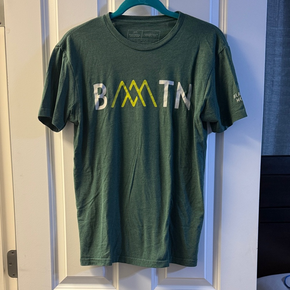 Blackberry Mountain Men's Forest Green Graphic Tee
